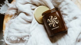 Novinka – sójová svíčka BONBON ✨🍭 Sladká a ovocná – jako letní procházka v lunaparku s cukrovou vatou a dětským smíchem...