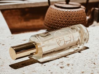 🌿✨ Bytový parfém HOTELOVÁ ✨🌿 Luxusní vůně, která přenese atmosféru elegantního hotelu přímo k vám domů. Elegantní design a...