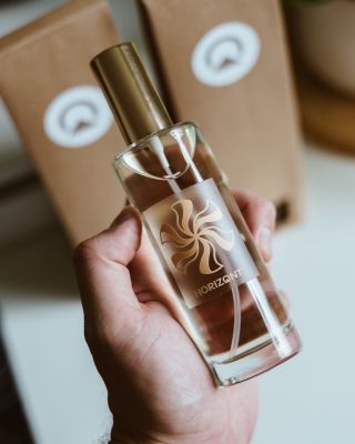 ✨ Bytový parfém BON BON Sladká, něžná a hřejivá vůně, která okamžitě vytvoří atmosféru domova. Stačí jedno stříknutí a...